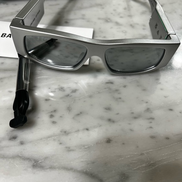 Balenciaga LED sunglasses in silver - Picture 7 of 15